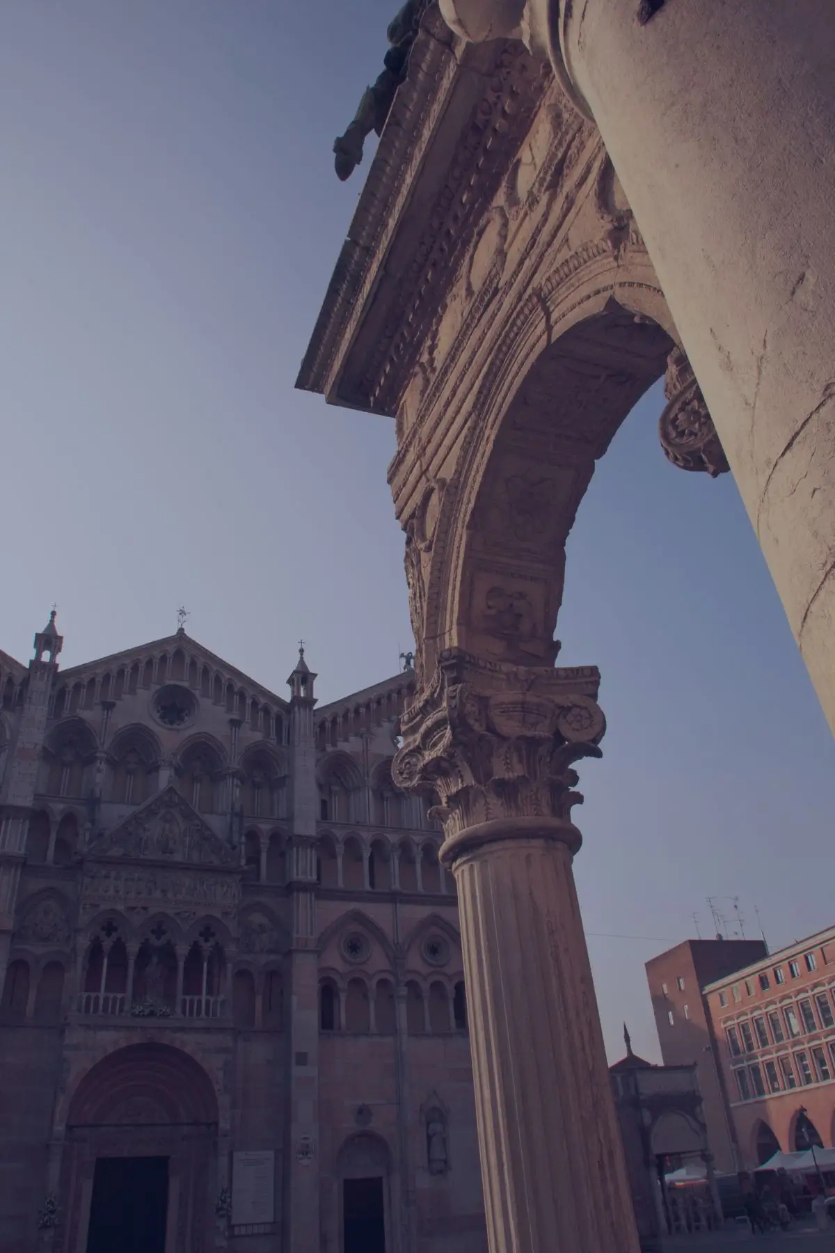 Immagine della Cattedrale di San Giorgio a Ferrara sede di Luca Pozzati servizio NCC